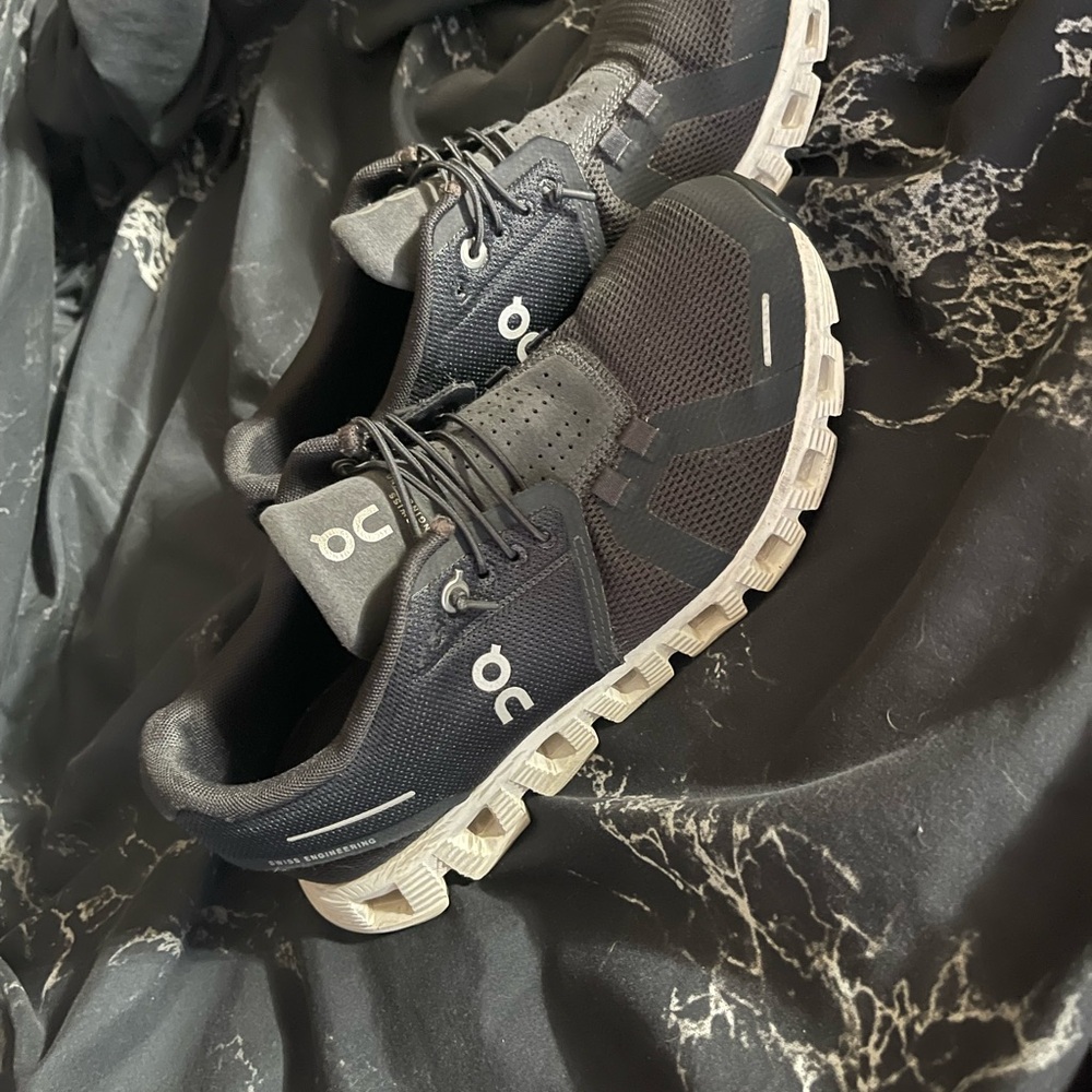 On clouds womens size 8
